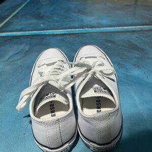 White lowtop Converse V